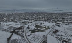 Iğdır Beyaz Gelinliğini Giydi: Şehirde Görsel Şölen, Köylerde Kar Mesaisi
