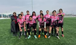 76 Iğdır Spor Kadın Futbol Kulübü Maddi İmkânsızlıklarla Mücadele Ediyor