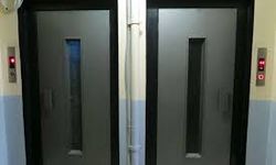 Iğdır’da asansör düşmesi sonucu anne ve kızı yaralandı.