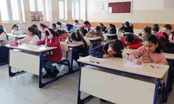 Ağrı'da gerçekleştirilen Siyer Yarışmasına yüzlerce kişi katıldı