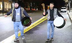 Aksaray'da Ramazan davulcuları hafif kar yağışı altında sahur mesaisine başladı
