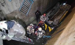 Alkollü taksi sürücüsü 5 metrelik dereye uçtu