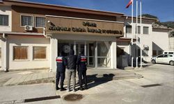 Aranan şahıslar jandarmadan kaçamadı