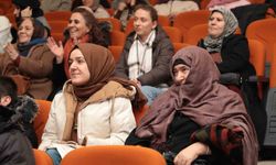 Bayburt'ta 'Gülümseten Hatıralar' programı izleyicisiyle buluştu