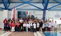 Bilecik'te küçük yüzücülerden madalya mücadelesi