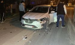 Bursa’da Otomobil ile motosiklet kafa kafaya çarpıştı: 2 yaralı