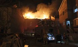 Çatı yangını korkuttu: 3 kişi dumandan etkilendi