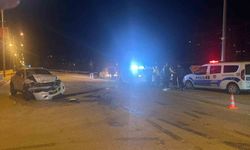 Ciple otomobil çarpıştı: 4 yaralı