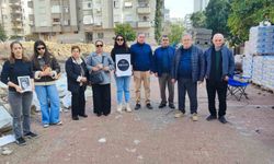 Depremde 96 kişinin hayatını kaybettiği apartmanın yerinde gözyaşlarına boğuldular