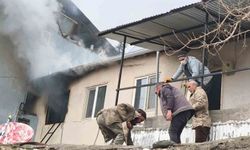 Ev yangını ekiplerin müdahalesi ile söndürüldü