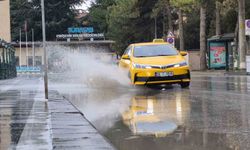 Güne yağmurla başladı