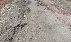 Heyelan sonrası yol ulaşıma açıldı