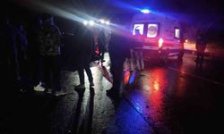 İki araç kafa kafaya çarpıştı: 1 ölü, 5 yaralı