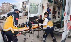 Kamyonet, öğrenci servisine çarptı: 9 yaralı