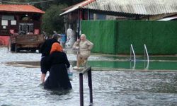 Kaplıca sular altında, vatandaşlar şifa peşinde