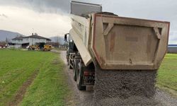 Köyünde yollar açılıyor