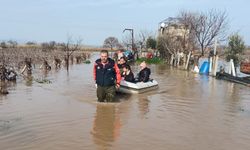 Manisa’da su baskınında mahsur kalan 4'ü çocuk 5 kişi kurtarıldı