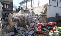 Metruk yapı kontrollü şekilde yıkıldı
