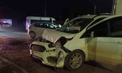 Minibüs ile hafif ticari araç çarpıştı: 1 yaralı