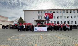 Öğrencilerden bayrağa anlamlı sahiplenme