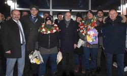 Otizmli İkiz Milli Kayakçılara Erzurum'da coşkulu karşılama