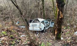 Şarampole yuvarlanan otomobildeki yolcu hayatını kaybetti