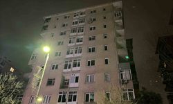 Sitedeki 10 katlı riskli bina, mühürlenerek tahliye edildi