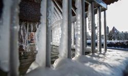 Soğuklar etkili oluyor; Çeşme ve şadırvanlar dondu