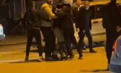 Tekmeli yumruklu kavga kamerada