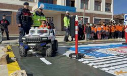 Tokat'ta jandarmadan köy okullarında trafik eğitimi