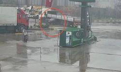 Turgutlu'da otomobil tırın altına ok gibi saplandı. O anlar kamerada