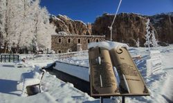 Van'da gece yağan kar kartpostallık manzaralar oluşturdu