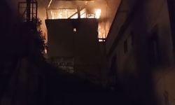 Yanan ev kullanılamaz hale geldi