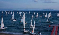 Yelkenliler yarışmaya başladı