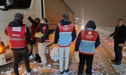 Yolda kalan vatandaşlara kumanya desteği