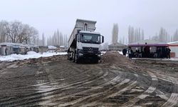 Yoğun Kar ve Yağış Sonrası Köy Yollarında Kumlama Çalışması