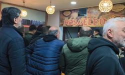 Iğdır’da İlk İftar Telaşı: Sıcak Pide Kuyruğu Ezandan Sonra da Durmadı!