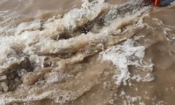 Iğdır’da Baharın Gelmesiyle Güneş Enerjisiyle Sulamalar Başladı : Çiftçi Tarlasını Güneşle Suluyor