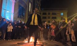 Iğdır Valisi M. Fırat Taşolar, Nevruz Ateşinden Atladı