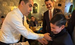 Vali Taşolar Ceketini Öksüze Verdi