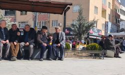 Iğdır’da Güneşli Havayı Gören Parklara Akın Etti