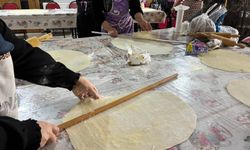 Ev Hanımlarından Anlamlı Dayanışma: İran İçin Kete ve Mantı Yapıyorlar