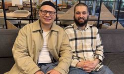 Almanya'da iki genç müslümanlığı araştırıp İslamiyeti seçtiler