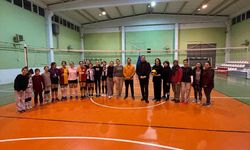Anne-Kız Voleybol Turnuvası büyük ilgi gördü