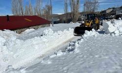 Erzurum'da karla mücadele devam ediyor