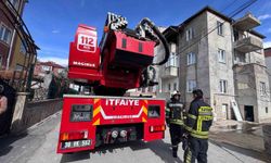 Ev yangını: 2 kişi dumandan etkilendi