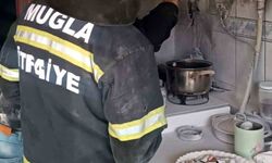 Evde çıkan yangın ev sahibinin müdahalesi ile söndürüldü