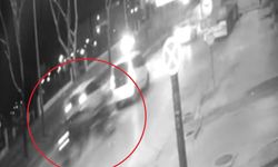 Feci kaza kameraya yansıdı... İkiye bölünen araçtan kurtuldu