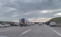 Hafif ticari araç otomobille çarpıştı: 5 yaralı