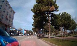 İki otomobilin kafa kafaya çarpışmasına ramak kaldı